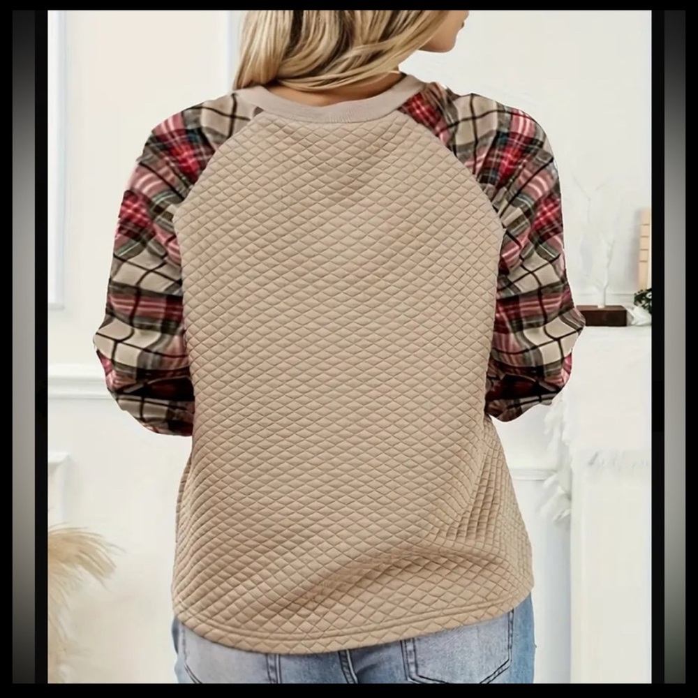 Plus Size Plaid Quilted Sweatshirt - Picture 9 of 9